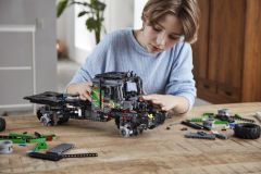 42129 LEGO Technic Uygulama Kumandalı 4x4 Mercedes-Benz Zetros Kamyon