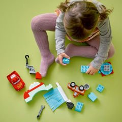 10996 LEGO® DUPLO® | Disney™ Şimşek McQueen ve Mater'in Oto Yıkama Eğlencesi