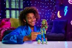 Monster High Venus Mcflytrap ve Evcil Hayvanı Chewlian - HRP81