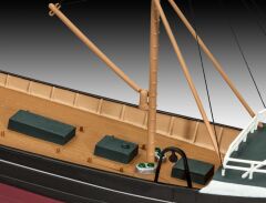 Revell North Sea Trawler-5204 (05204)