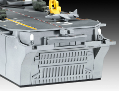 Revell Model Set Assault Carrier USS (65178)