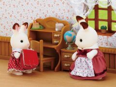 Sylvanian Families Çikolata Kulaklı Tavşan Kız Çalışma Masası (5016)