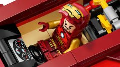 76310 LEGO® Marvel Iron Man Arabası ile Black Panther, Red Hulk’a Karşı