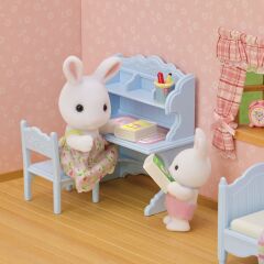 Sylvanian Families Kar Tavşanı Kız ve Çalışma Masası (5679)