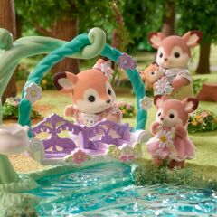 Sylvanian Families Geyik Bebeklerin Çiçekli Salıncak Seti (5801)