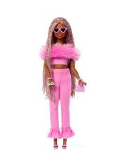 Barbie Deluxe Style Kahverengi Örgü Saçlı Bebek HYV28