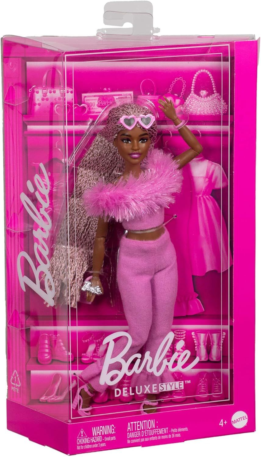 Barbie Deluxe Style Kahverengi Örgü Saçlı Bebek HYV28