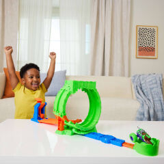 Hot Wheels Monster Trucks Mutant Kaosu Çemberde Yarış Oyun Seti-  JMK91