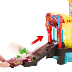 Disney Pixar Cars Renk Değiştiren Araba Yıkama Oyun Seti-  JBM70